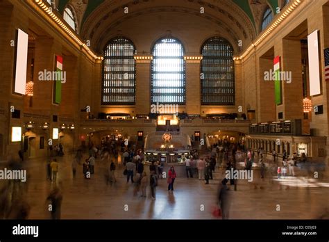 Time lapse in grand central hi-res stock photography and images - Alamy 