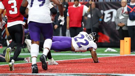 Derrick Henry Dives in for Game-Tying 2-Point Conversion | Ravens Week