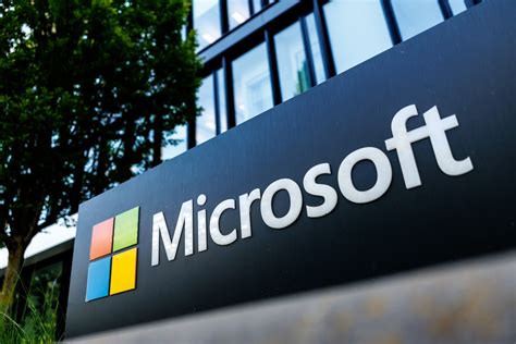 pershing square reaffirms azure confidence  microsoft nasdaq msft