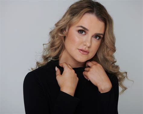 Jennifer - 21 - Hostess | Showbiz Models