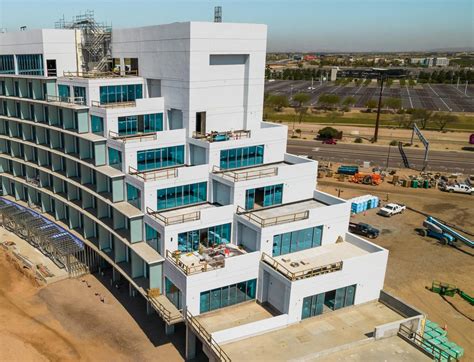 vai resort  scheduled  open  glendale  late