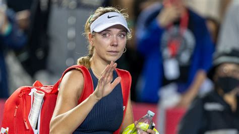 Katie Boulter scoppia in lacrime dopo l'infortunio: le foto - Sportal.it 