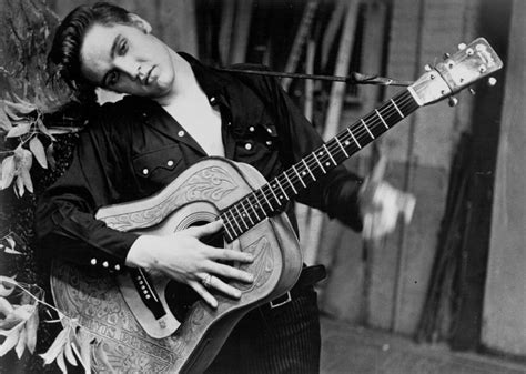 Elvis Presley Charts A New No 1 Nearly 50 Years After His Death