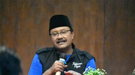 profil saifullah yusuf menteri sosial  pengganti tri rismaharini