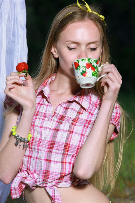 Charming Russian Babe Honey Liz Strips And Poses Naked At The Picnic CoedCherry