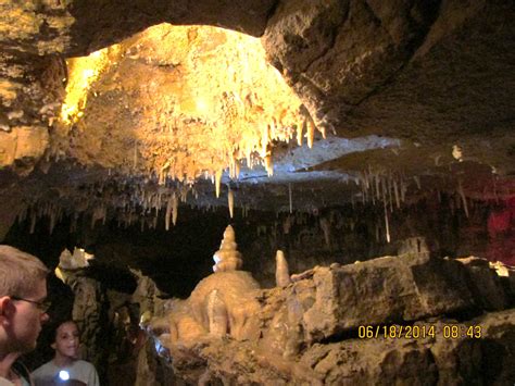formation in crystal lake cave | Dubuque iowa, Dubuque, Spelunking