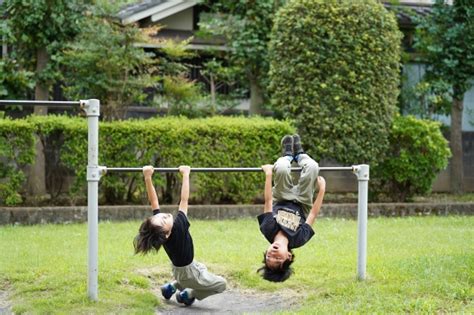 鉄棒前回りは何歳からできる？できない小学生へのコツと教え方 自己肯定感学