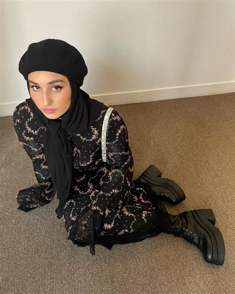 10 Hot Sexy Nawal Sari Bikini Pics