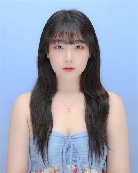 Đang là nhân viên quán net cô gái xinh đẹp bỗng chốc đổi đời hóa hot girl sau khi thi người