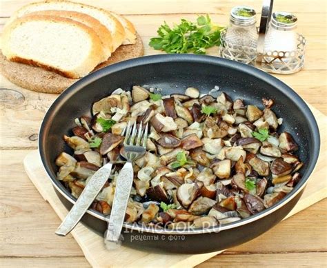 Жареные белые грибы с луком — рецепт с фото | Рецепт | Еда, Кулинария ...