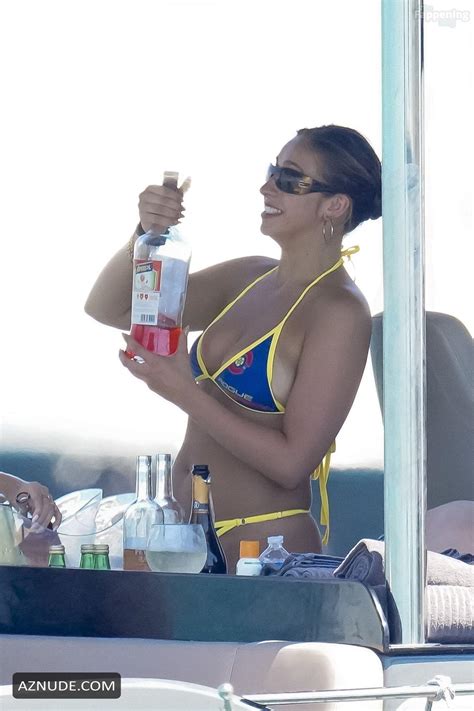 Tate Mcrae Sexy Spotted In A Sizzling Bikini On A Yacht For Her Birthday At Pampelonne Beach In