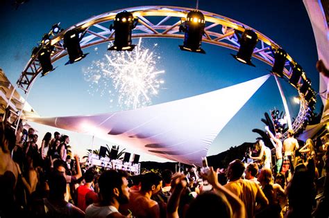 Far Out Beach Club Ios 2021 Prices And Reviews Hostelworld