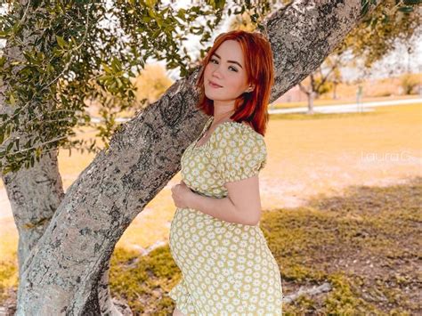 Becky G celebra sus años con sexys fotos en bikini