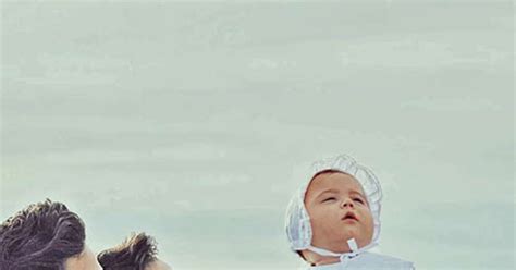 Casal Gay Viraliza Ao Batizar Filho No Cristo Redentor