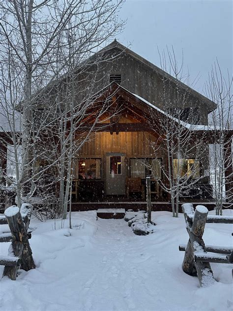 How can Christians set healthy boundaries while dating online? - SALT