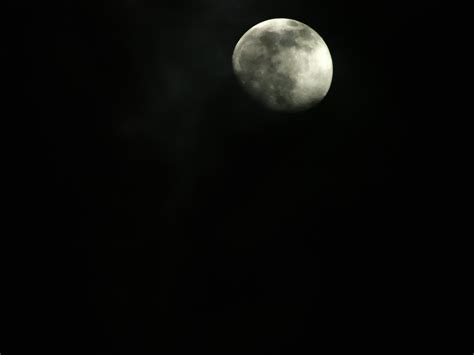 full moon  dark night sky photo  bloomfield image  unsplash