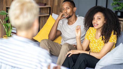 Sex Therapist Tells Us How You Can Tell If Sex Therapy Is A Good Option For Your Relationship