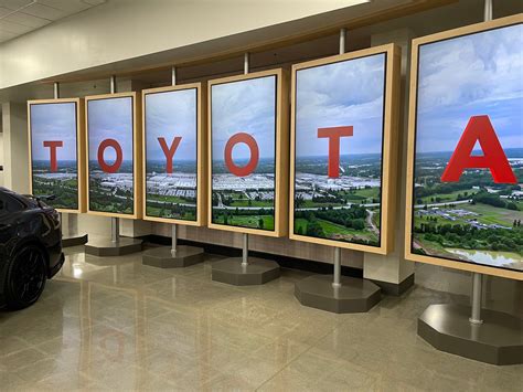 Visitor Guide and Event Schedule for the Toyota Center 21