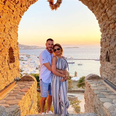 9 Hot Sexy Amelie Wingrove Bikini Pics