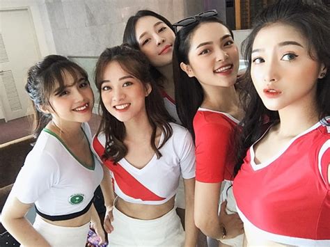 Trâm Anh và dàn hot girl World Cup ngày càng gợi cảm sau năm