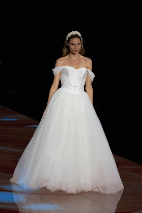 Abiti Da Sposa Modeca 2024 Una Collezione Dal Mood Italiano