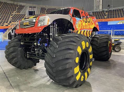 Hot Wheels Monster Trucks Live W Odzi Czyli Niezwyk E Pokazy Gigantycznych Maszyn Rodem Ze