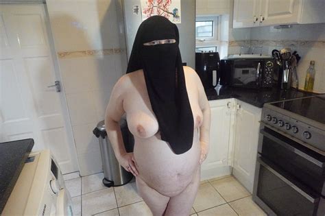 Posing Fully Nude In Niqab Pics XHamster