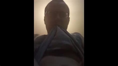 Чмырь вонек вертит см хуем Pornhub Gay