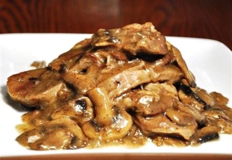 Говяжий язык, запеченный с грибами под ореховым соусом | Recipe ...