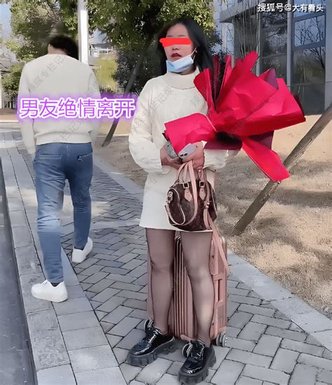 女子和网恋男友奔现，因个子矮长相差分手，女子：你把爱情当游戏男子女友现实