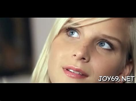 Solo Hottie Plays With Her Hairless Pink Pussy In A Solo Act XVIDEOS