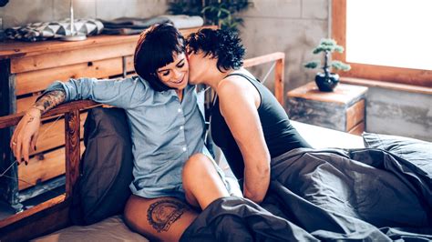 A Sex Therapist S Advice For Intimacy Anxiety Over Vacation Sex Allure