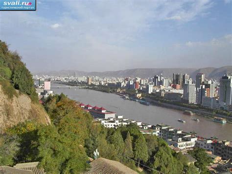"Желтая" река (Yellow River), город Ланьчжоу (Lanzhou), провинция ...