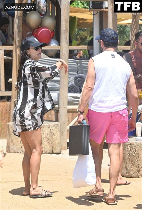 Eva Longoria Sexy Seen Flaunting Her Hot Figure At The Beach In Marbella Aznude