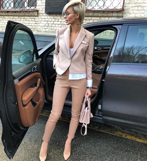 Модные и стильные образы с брючным костюмом для женщин за 40 | Fashion ...