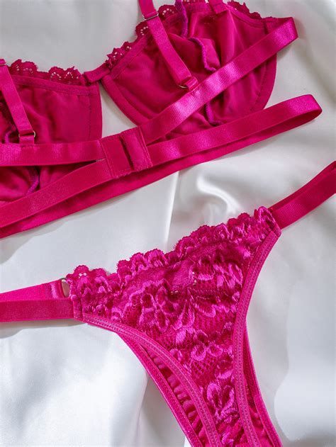 US Seductive Embroidered Floral Lace Lingerie Set With Rhinestones Wholesale Show