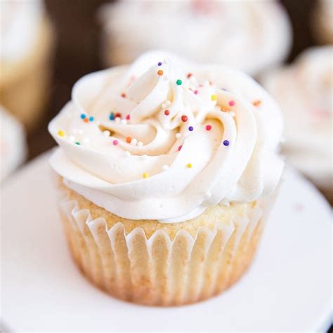 chocolate cupcakes vanilla buttercream frosting  frank keith blog