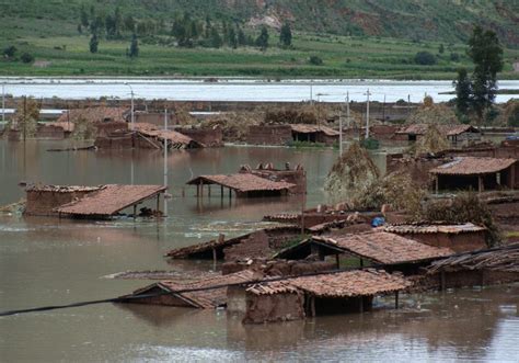 Las Lluvias Y Las Inundaciones Dejan Muertos Y Afectados En Per