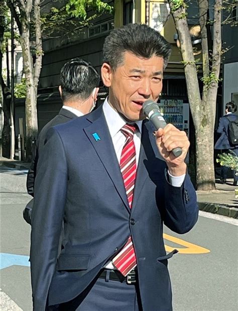 衆院東京15区補選の立憲民主党候補の応援演説で「裏金政治を一掃しよう」と訴える泉健太代表＝19日、東京都江東区 代表就任後の国政選挙は全敗