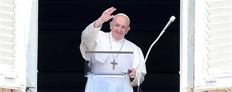 One In 10 LGBT Americans Married To Same Sex Spouse