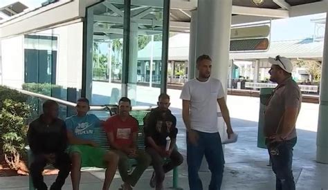 Familiares de balseros cubanos recién llegados a Estados Unidos están