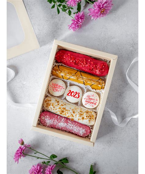 Вкусные эклеры - купить эклеры с доставкой по СПб