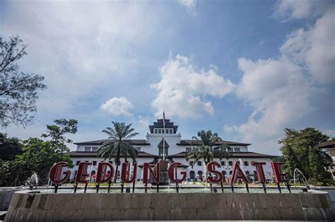 Premium Photo Gedung Sate Is A Public Building In Bandung West Java