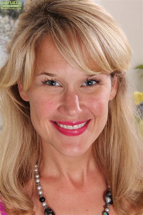 Close Up Posing Action Featuring Astonishing Milf Girl Katherine Jackson Porn Pictures XXX