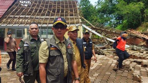 Kepala Bnpb Sebut Rumah Terdampak Pergerakan Tanah Di Bandung Barat