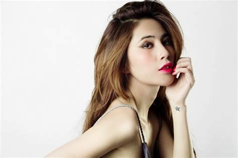 Thủy Tiên sốc vì bị bạn thân tung ảnh bán nude với Công Vinh