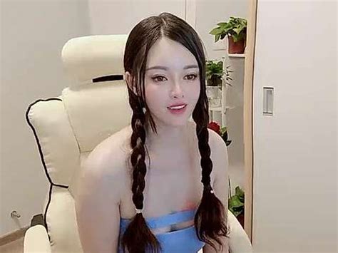 CNEiki Naked Stripping On Cam For Live Sex Video Chat Gyrls