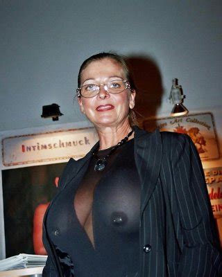 Mature Sexy Milfs Going Braless Porn Pictures Xxx Photos Sex Images Pictoa