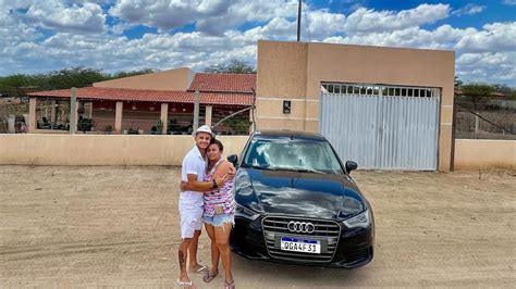 Menino do imbu da um carro para sua mãe e mostra a casa como ficou