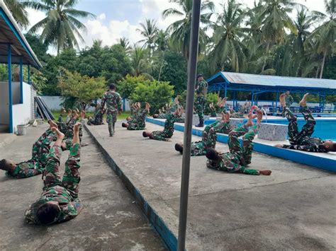 ASAH KEMAMPUAN DASAR PRAJURIT YONMARHANLAN XII LAKSANAKAN RENANG MILITER